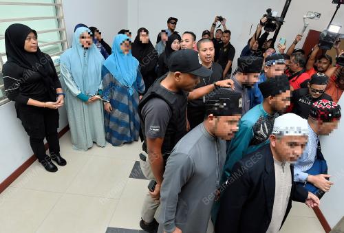 CEO GISBH DAN ISTERI BERSAMA 19 INDIVIDU DIREMAN