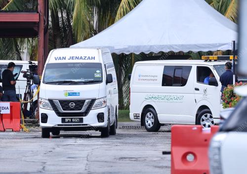 JENAZAH NAHAS PESAWAT TERHEMPAS DI ELMINA