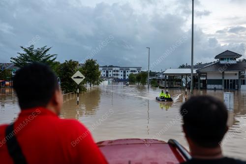BANJIR DI SAUJANA AMAN