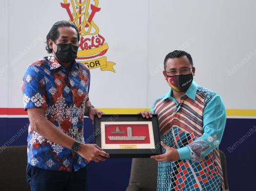 KHAIRY JAMALUDDIN