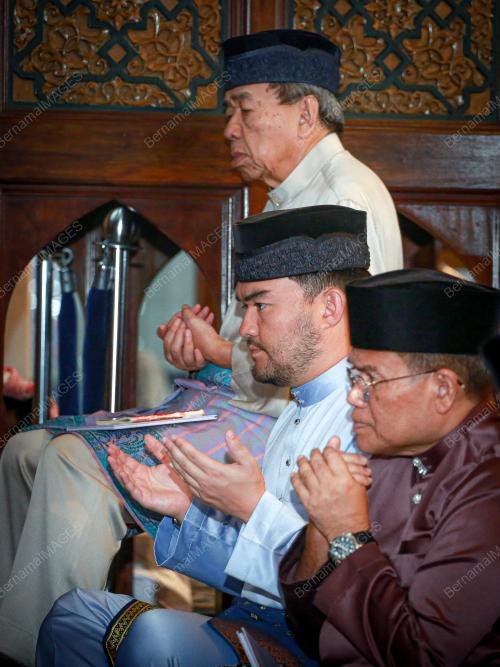 SULTAN SHARAFUDDIN IDRIS SHAH