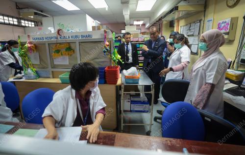 DATUK SERI DR DZULKEFLY AHMAD