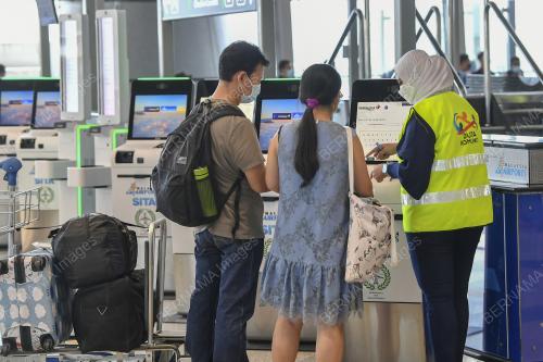SUKARELAWAN DUTA KOMUNITI DI KLIA