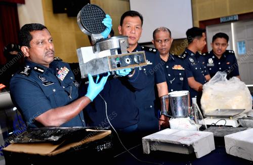 DATUK HUSSEIN OMAR KHAN