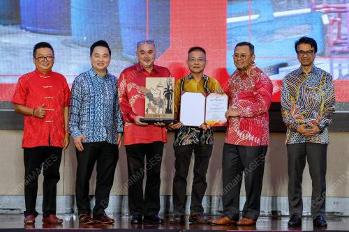 DATUK SERI AMIRUDIN SHARI