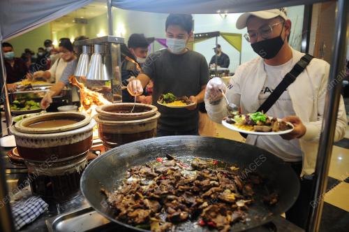 TINJAUAN PEMATUHAN SOP KETIKA BERBUKA DI PUSAT KOVENSYEN