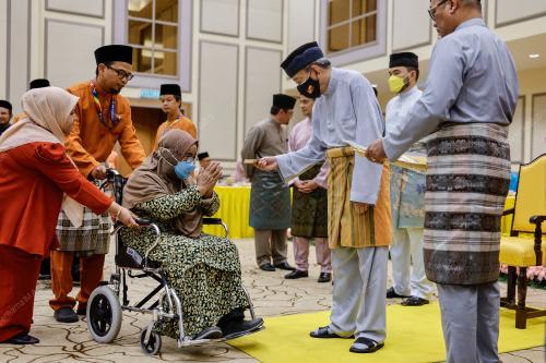 SULTAN SHARAFUDDIN IDRIS SHAH