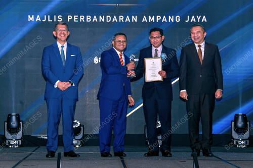 MALAM PENGANUGERAHAN PELABURAN SELANGOR 2023/2024