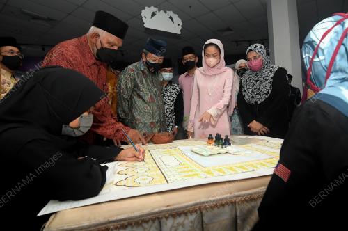 SULTAN SHARAFUDDIN IDRIS SHAH