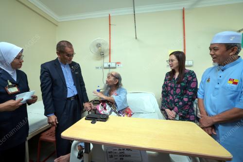 DATUK SERI DR DZULKEFLY AHMAD