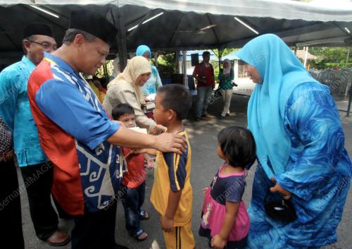 MAJLIS SUMBANGAN KEPADA IBU TUNGGAL DAN ANAK-ANAK YATIM