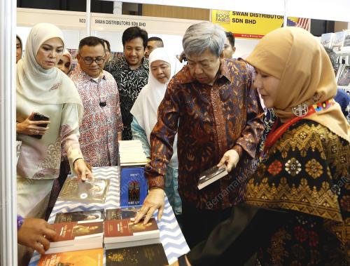 SULTAN SHARAFUDDIN IDRIS SHAH