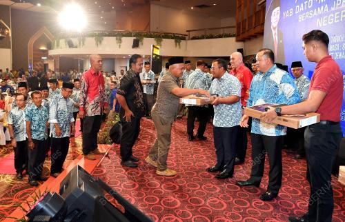 DATUK SERI AMIRUDIN SHARI