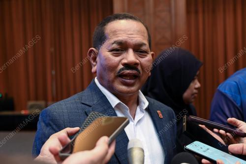 DATUK DR NUR AZMI AHMAD