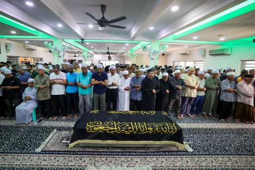SOLAT JENAZAH PROF EMERITUS DATUK DR ZAINAL KLING