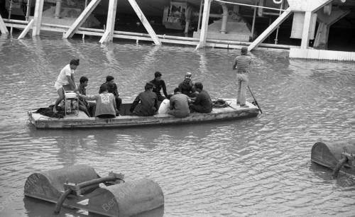 KAPAL KOREK TERBALIK