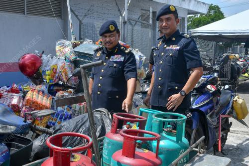 DATUK AHMAD KAMARUNZAMAN MEHAT
