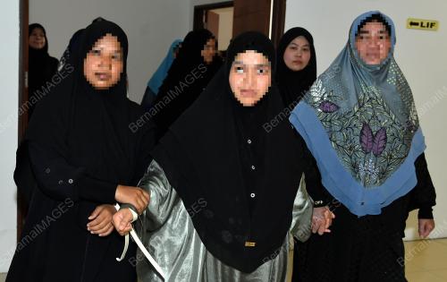CEO GISBH DAN ISTERI BERSAMA 19 INDIVIDU DIREMAN
