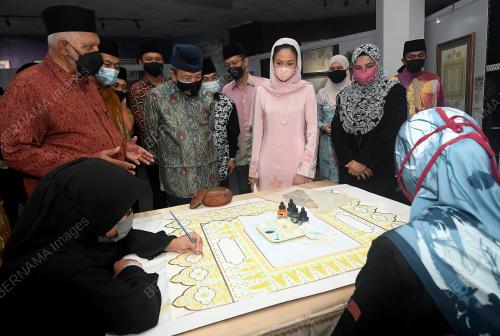 SULTAN SHARAFUDDIN IDRIS SHAH