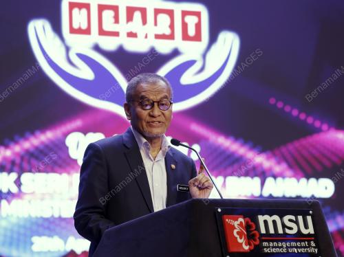 DATUK SERI DR DZULKEFLY AHMAD