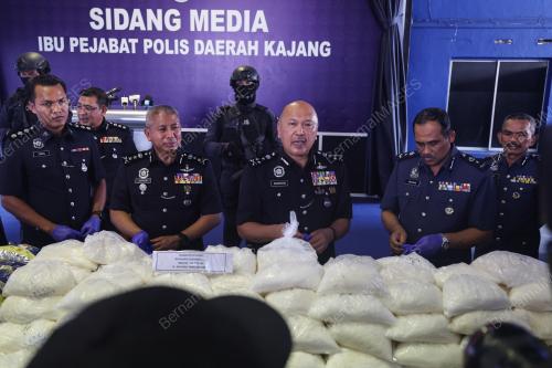DATUK SERI MOHD KAMARUDIN MD DIN