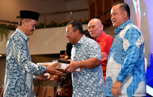 DATUK SERI AMIRUDIN SHARI