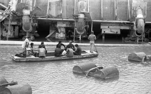 KAPAL KOREK TERBALIK