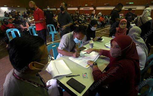PEMBERIAN BWI DAN BSB KEPADA MANGSA BANJIR