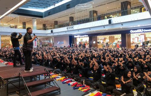 PERSIAPAN DAN LATIHAN PERSEMBAHAN HUMAN GRAPHIC