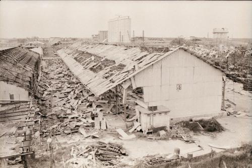 MEMPERBAIKI RUMAH ROSAK