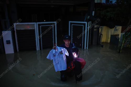 BANJIR DI SAUJANA AMAN