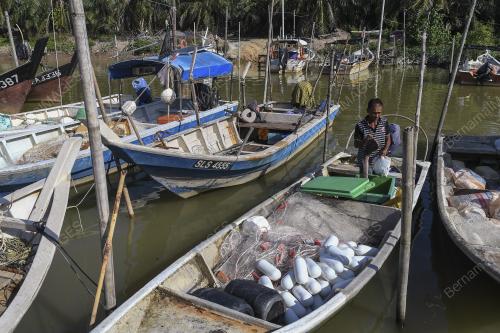 NELAYAN KAMPUNG KELANANG