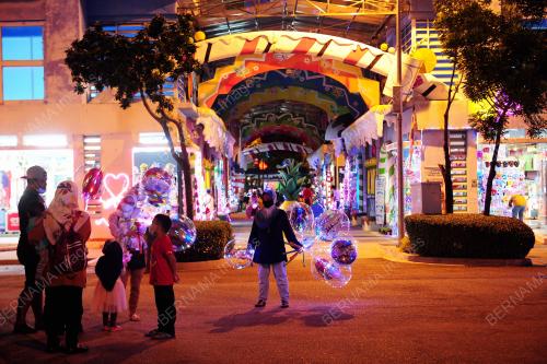 TNJAUAN HARI PERTAMA PEMBUKAAN TAMAN TEMA I-CITY SHAH ALAM