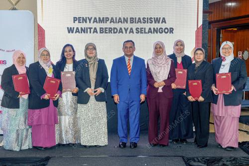 MAJLIS MOU DAN PENYAMPAIAN BIASISWA WANITA BERDAYA SELANGOR