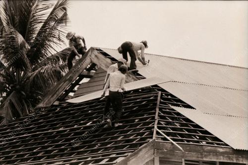 MEMPERBAIKI RUMAH ROSAK