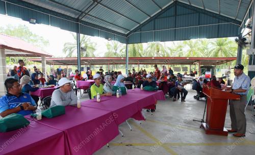 DATUK SERI DR MOHD UZIR MAHIDIN