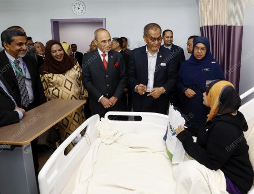 DATUK SERI DR DZULKEFLY AHMAD