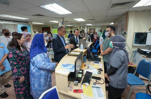 DATUK SERI DR DZULKEFLY AHMAD