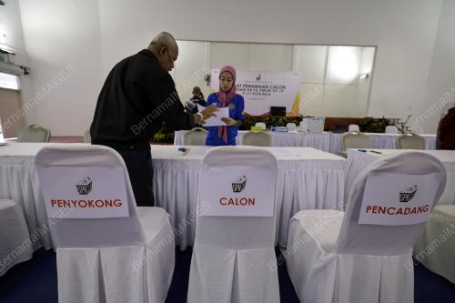 PUSAT PENAMAAN CALON PRU-15
