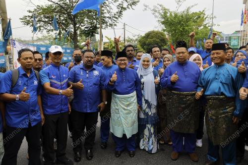PENAMAAN CALON