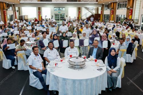 DATUK SERI AMIRUDIN SHARI
