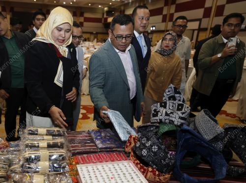 DATUK SERI AMIRUDIN SHARI