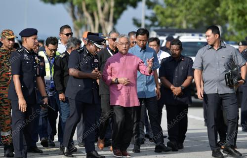 AGONG MELAWAT LOKASI PESAWAT TERHEMPAS