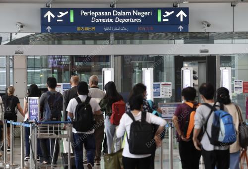 PERGERAKAN ALIRAN PENUMPANG D HAB PENGANGKUTAN UTAMA