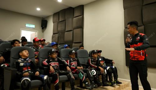 PUSAT PENGALAMAN MEMANDU (DEC)