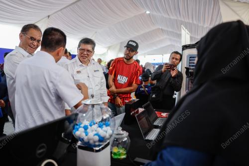 TAN SRI JOHARI ABDUL