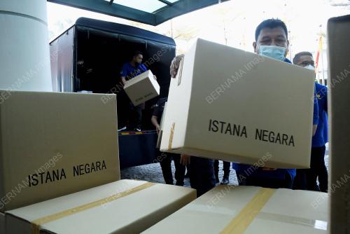 PASUKAN BANTUAN BENCANA ISTANA NEGARA BANTU MANGSA BANJIR