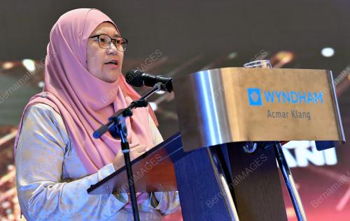 NOR YATI AHMAD