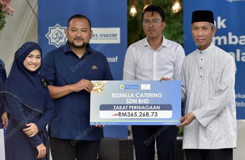 SELEBRITI BERSAMA MUFTI
