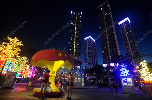 TNJAUAN HARI PERTAMA PEMBUKAAN TAMAN TEMA I-CITY SHAH ALAM